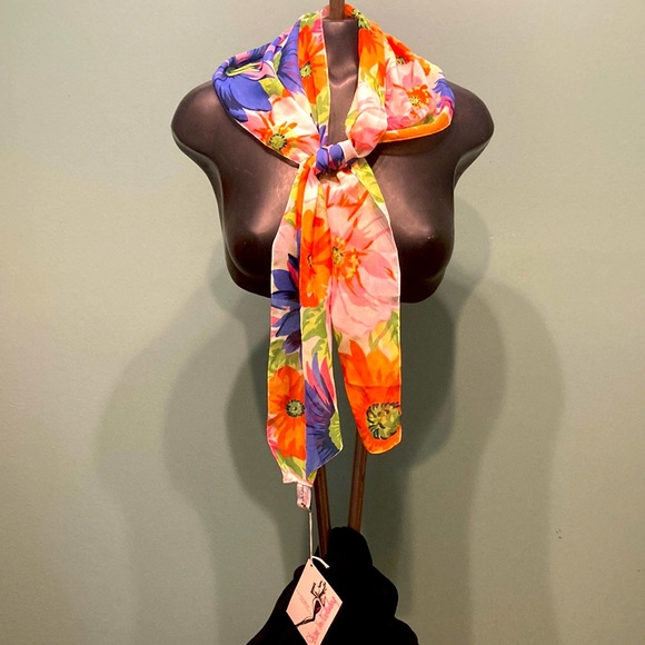 Dame Von Furstenberg Accessories - Dame Von Furstenberg